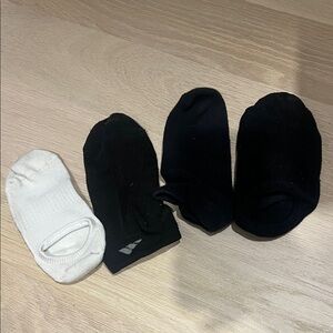 Mismatched - used - Classic Black and White Ankle Socks Set